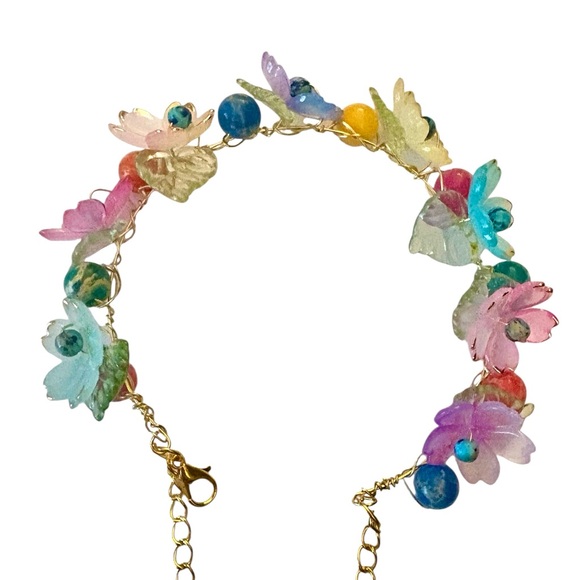 Fairy Bracelet with Lucite Flowers, Leaves,Chrysocolla Beads and Sediment Jasper - Picture 6 of 6